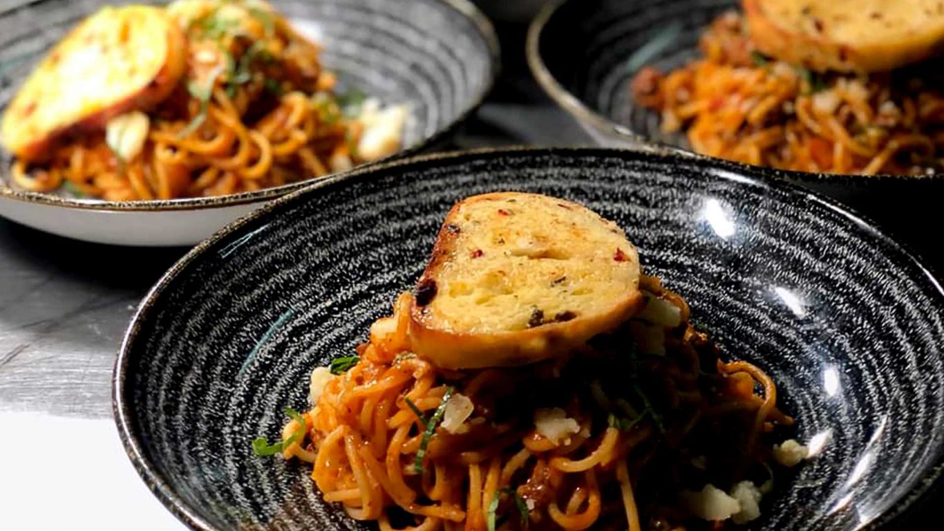 Dining-at-Shoreline-001