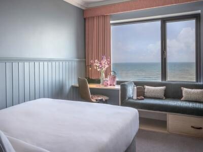 400×300 Shoreline hotel